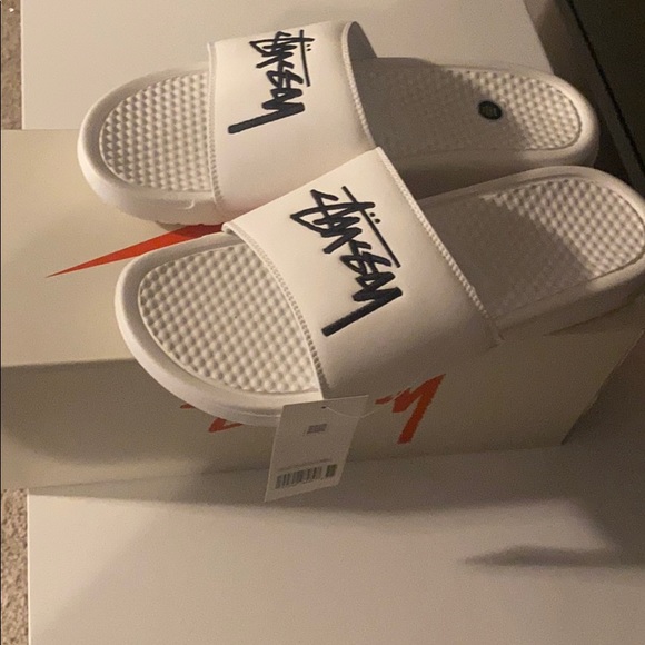Study Nike Slides main image 4